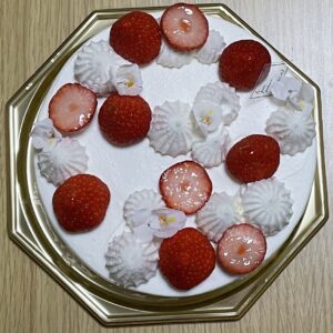 KASUMI生デコレーションケーキ正面より