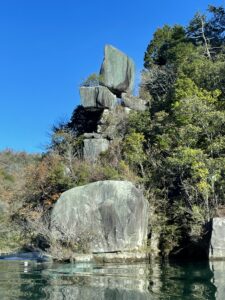 恵那峡品の字岩