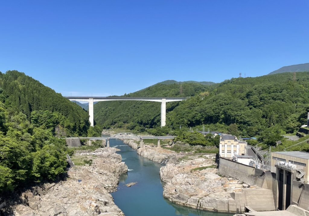 東雲橋方面を望む