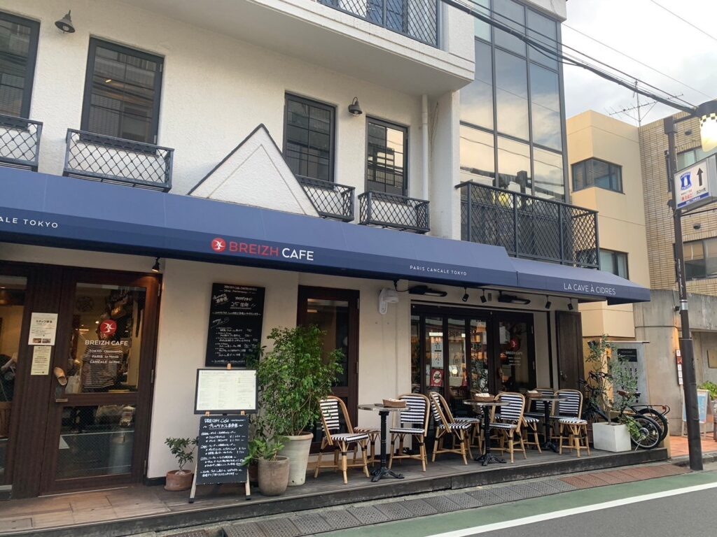 ブレッツカフェ クレープリー 表参道店、〒150-0001 東京都渋谷区神宮前３丁目５−４外観