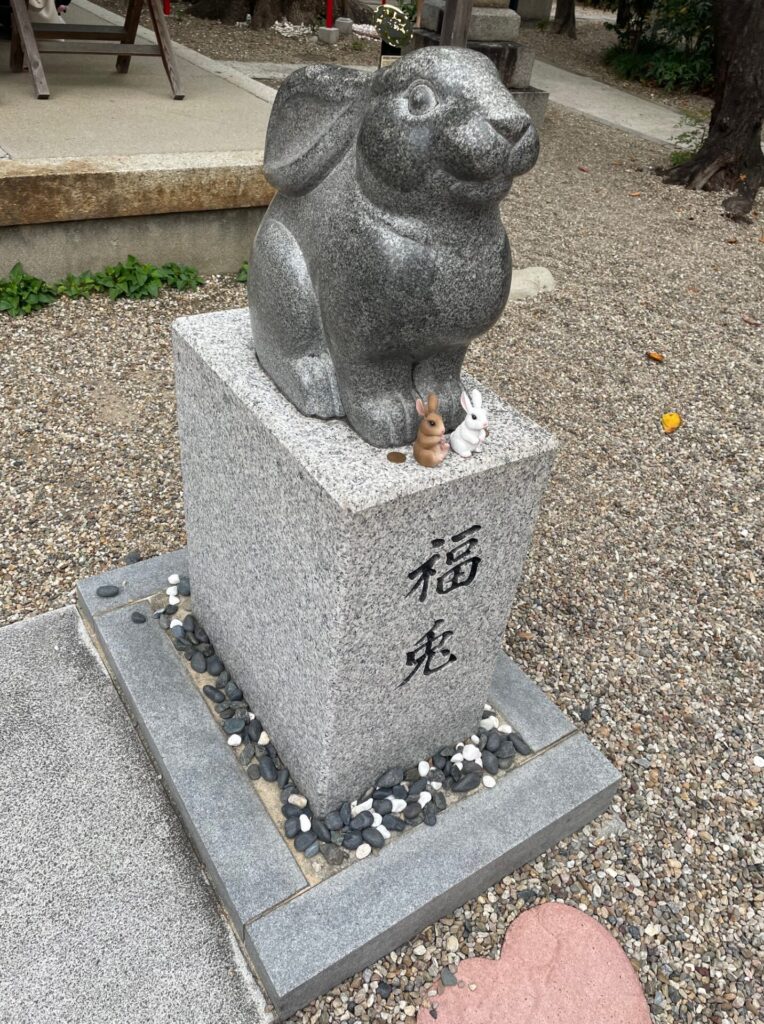 大須三輪神社なでうさぎ